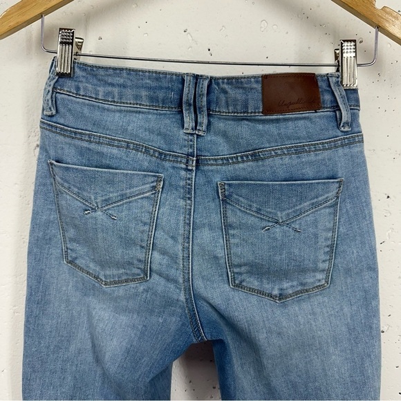 Unpublished Women’s size 25 Margaux Blue and White Crop Stretch Jeans - Picture 5 of 10